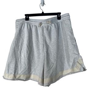 Nike DRI-FIT Classic Style Shorts, 2 pockets,1 Zipper pocket Size 3X Light Gray